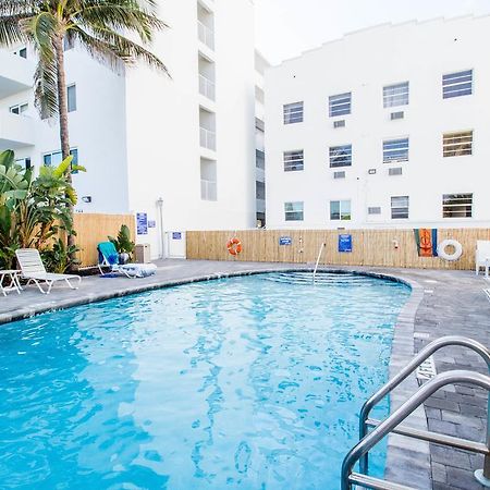 Ocean Walk Apartments Miami Beach Bagian luar foto