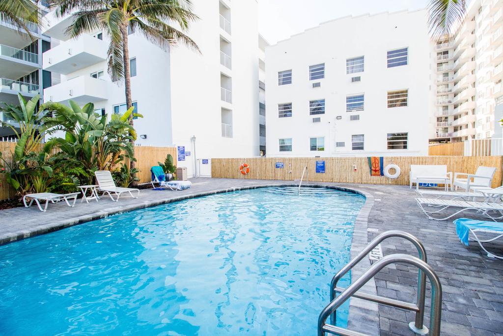 Ocean Walk Apartments Miami Beach Bagian luar foto