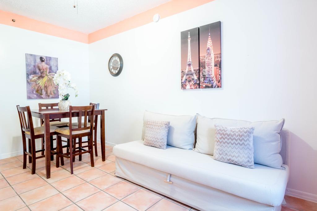 Ocean Walk Apartments Miami Beach Bagian luar foto