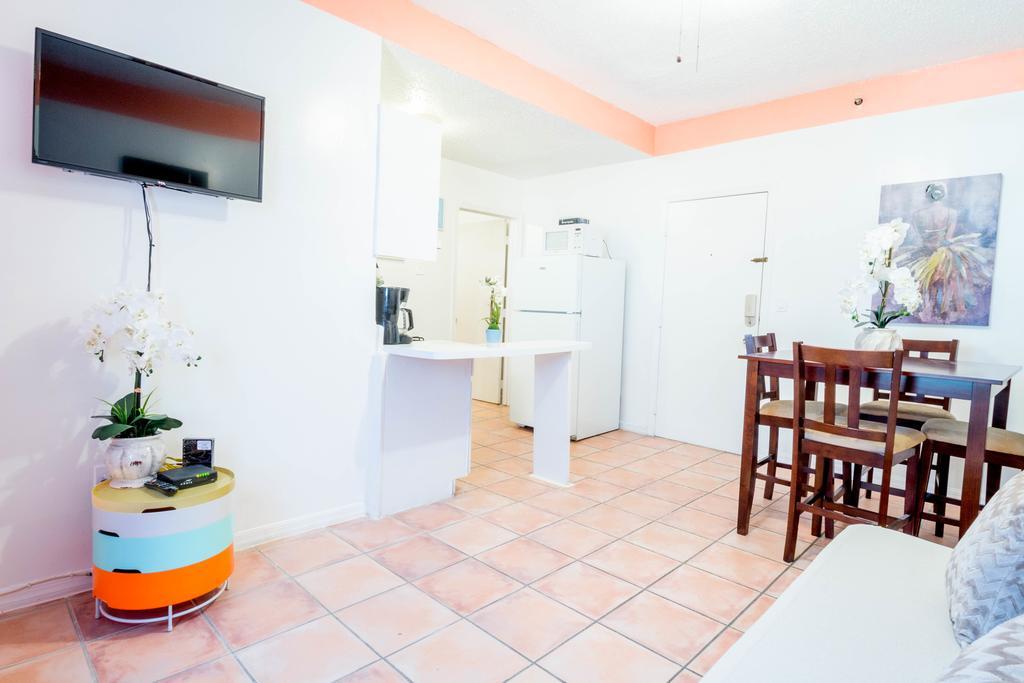 Ocean Walk Apartments Miami Beach Bagian luar foto