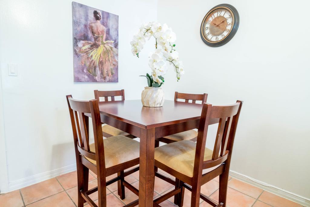 Ocean Walk Apartments Miami Beach Bagian luar foto